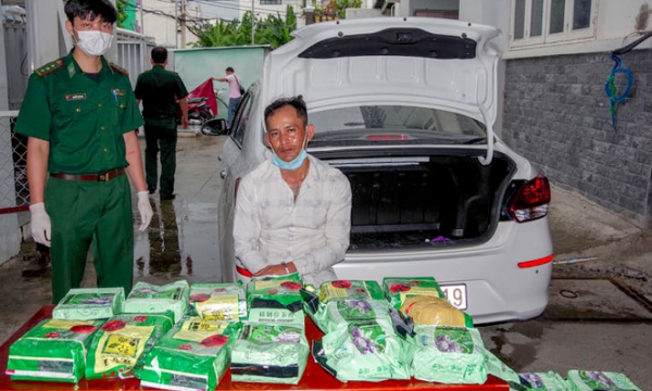Bắt ô tô chở 20kg ma túy từ Đồng Tháp lên TPHCM