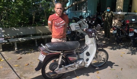 Một công an viên truy đuổi 10km bắt đối tượng trộm xe máy