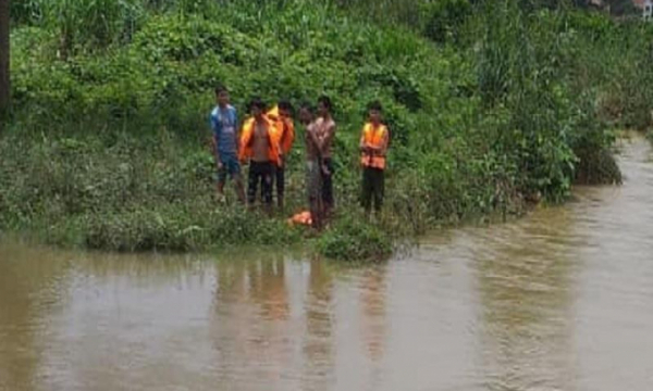 3 thanh niên bơi qua sông để tránh chốt kiểm dịch, bị phạt 15 triệu đồng