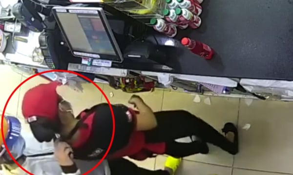 TPHCM: Nữ nhân viên cửa hàng tiện lợi bị kẻ cướp kề dao vào cổ cuỗm 9 triệu đồng