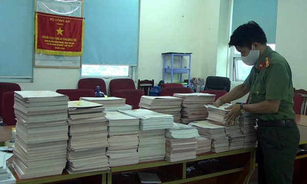 Triệt phá đường dây làm giấy tờ giả lớn nhất Việt Nam