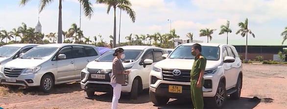 Nhiều xe hơi chở ‘chui' lấy phí 1,3 - 1,8 triệu đồng/người từ vùng dịch về Phú Yên
