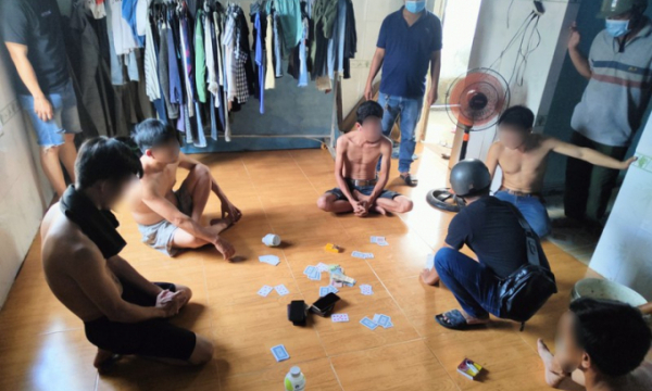 5 thanh niên ở Bình Dương tụ tập, đánh bạc trong lúc giãn cách