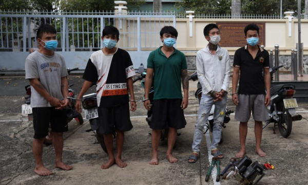 Tây Ninh: Băng trộm manh động, lao thẳng mô tô vào công an để tẩu thoát