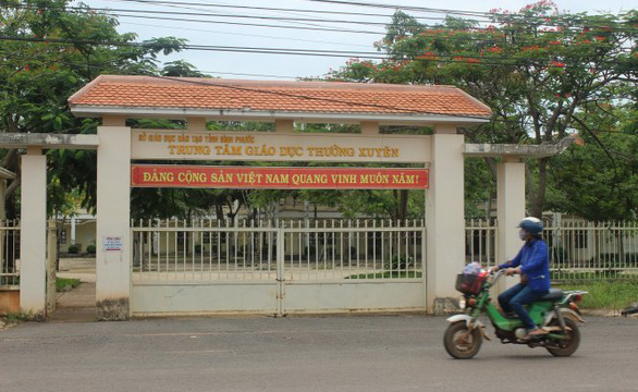 Bắt giám đốc và nguyên giám đốc Trung tâm Giáo dục thường xuyên tỉnh Bình Phước
