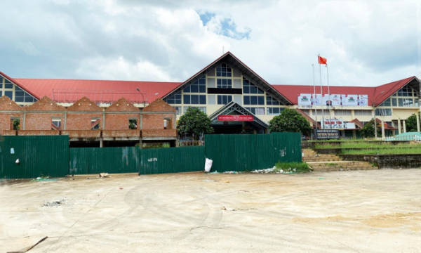 Thu hồi giấy phép xây chợ hoa che khuất mặt tiền chợ Bảo Lộc