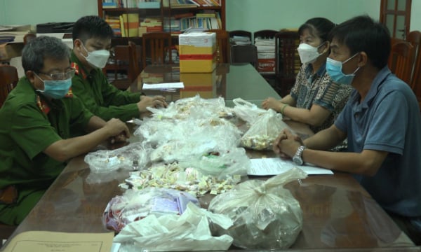 Công an Bình Định trao trả gần 5,8 kg vàng tang vật cho bị hại
