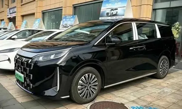 Mẫu xe MPV BYD M9 bản dịch vụ giá rẻ cập bến đại lý, chờ ngày mở bán