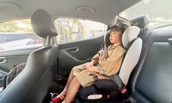 Bộ Xây dựng yêu cầu công bố hợp quy thiết bị an toàn trẻ em trên ô tô