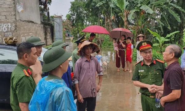 Cụ ông 90 tuổi được tìm thấy sau đêm mưa lớn giữa vùng đồi núi
