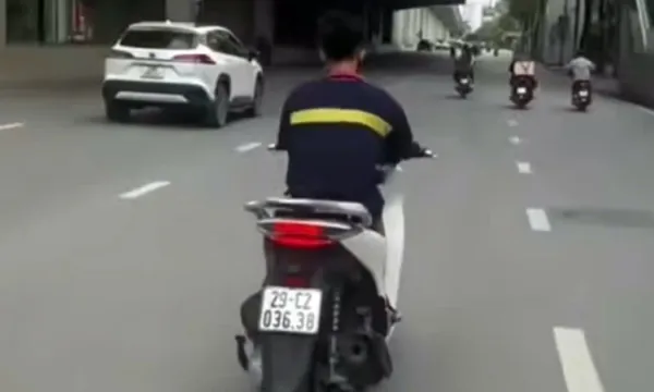 CSGT Hà Nội xử phạt thanh niên đi SH đủ ‘combo’ vi phạm TTATGT