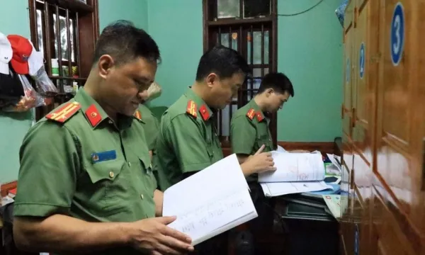 Lạng Sơn bắt 2 phó chủ tịch xã tham ô tiền công đức