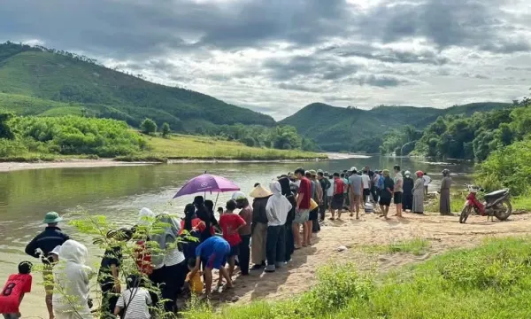 Nỗ lực tìm kiếm bé gái mất tích trên sông Ngàn Trươi