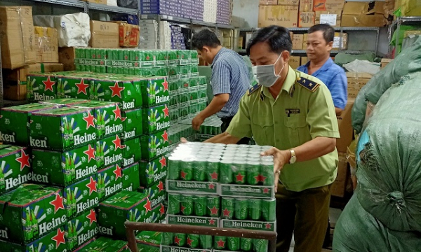 Cần Thơ: Tiêu hủy 330 thùng bia Heineken xuất xứ Hà Lan kém chất lượng
