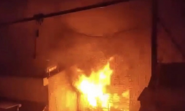TP HCM: Xưởng gỗ trong KCN cháy ngùn ngụt lúc nửa đêm