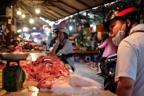 Miền Trung mất 50.000 con lợn có khiến giá thịt tăng?