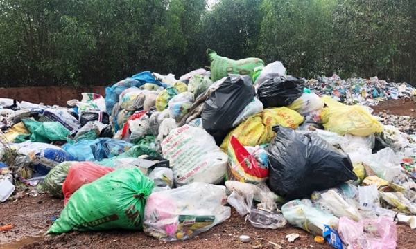Đồng Nai: Dân kêu trời vì bãi tập kết rác thải hôi thối, ruồi nhặng bâu kín