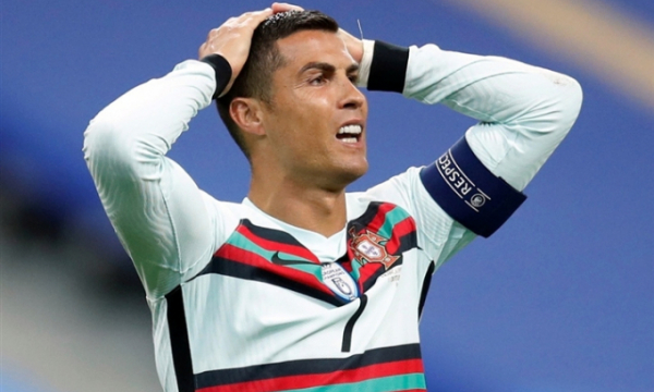 Ronaldo chia tay EURO 2020: Thất bại của ngôi sao cô đơn
