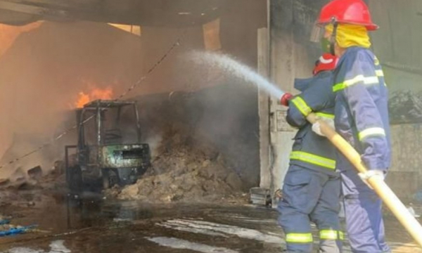 Đồng Nai: Cháy lớn thiêu rụi xưởng gỗ rộng hàng ngàn mét vuông