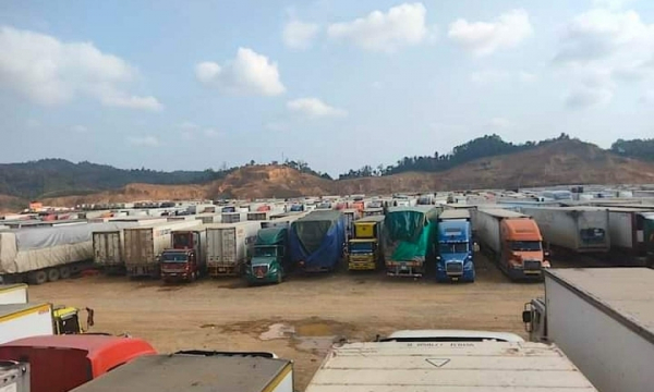 Xe hàng chôn chân ở cửa khẩu Lạng Sơn: Doanh nghiệp bất lực nhìn tiền bốc hơi