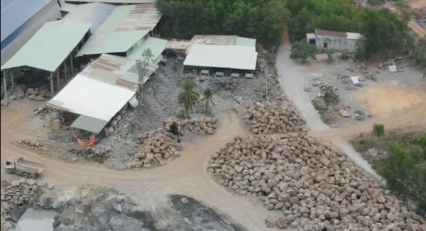 Đồng Nai: Khai thác đá trái phép, xưởng cắt đá chẻ tràn lan ở xã Vĩnh Tân, huyện Vĩnh Cữu