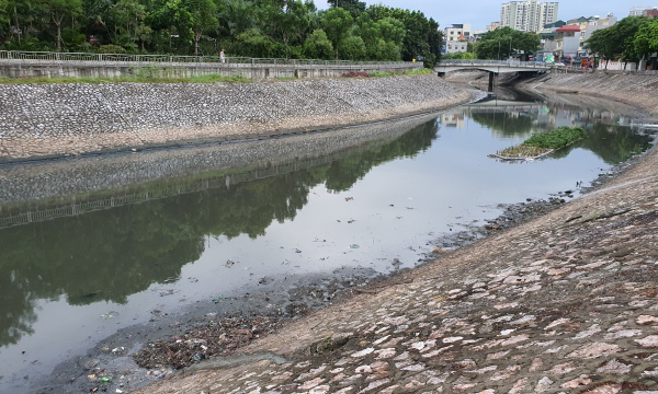 Sản xuất xi măng 'thèm' bùn thải sông Tô Lịch nhưng vướng cơ chế