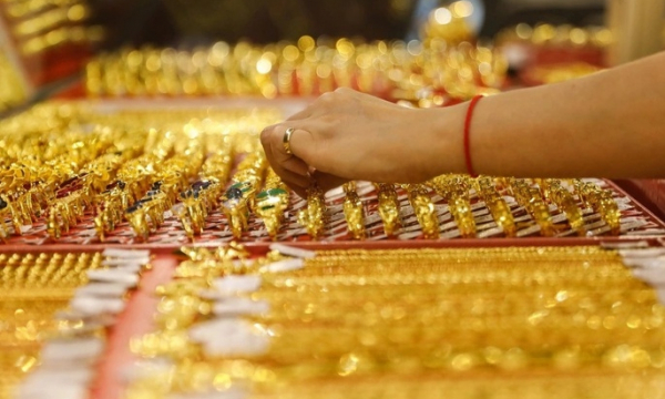 Cuối tuần, vàng trong nước tăng mạnh trở lại, vượt 70 triệu đồng/lượng