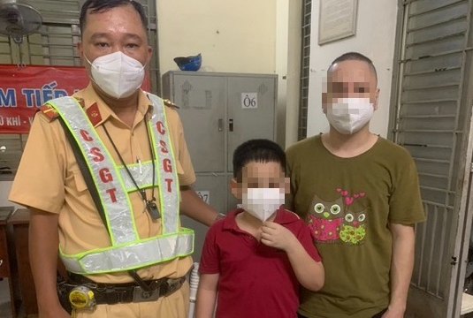TP HCM: Bé trai 9 tuổi bỏ nhà đi vì… 'buồn chuyện gia đình'