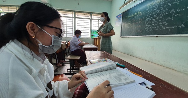 TP HCM: Giáo viên đang dạy ở quận này nghỉ việc vì trúng tuyển ở quận khác...'ngon' hơn