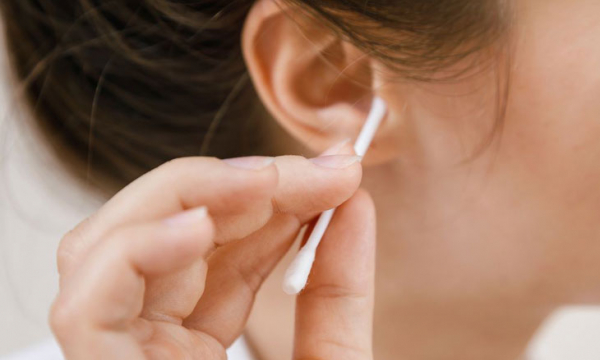 Lý do không nên ngoáy tai thường xuyên