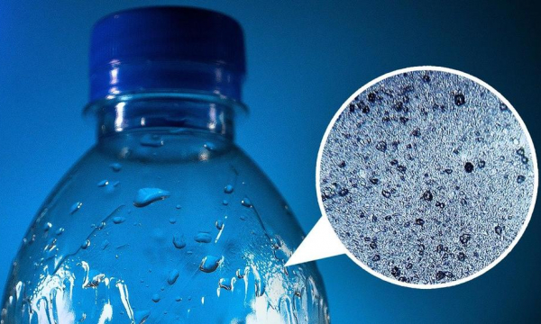 Nước đóng chai chứa hàng trăm nghìn mảnh nhựa, tiềm ẩn nguy cơ đối với sức khỏe con người