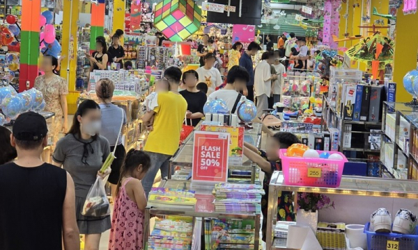 Biết gì về Nhà sách Tiến Thọ kinh doanh chui?