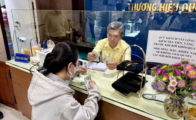 Giá vàng SJC vọt lên 129 triệu đồng/lượng