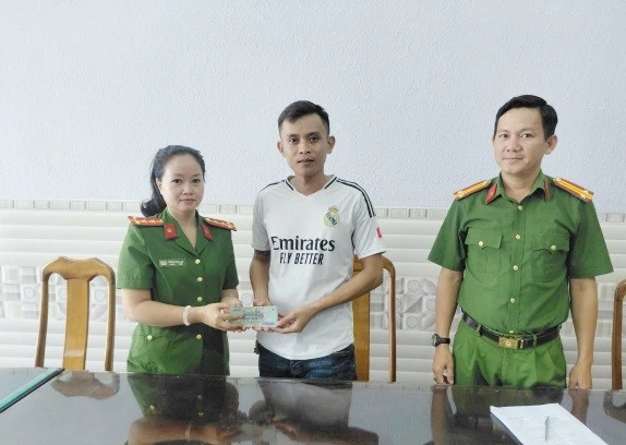 Hỗ trợ người dân lấy lại tiền chuyển nhầm qua ngân hàng