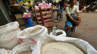Ấn Độ đến Nga và loạt nước ngừng xuất khẩu, giá gạo Việt lập đỉnh 12 năm