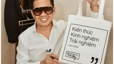 Chiếc túi ''Kiến Thức, Kinh Nghiệm, Trải Nghiệm'' giá 99k của NTK Thái Công ''gây sốt'', xuất hiện bản fake