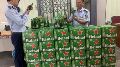 2.400 chai bia hiệu Heniken không có hóa đơn, chứng từ hợp pháp