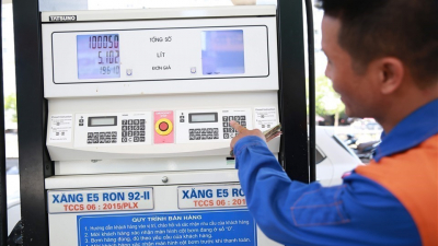 Giá xăng dầu chính thức giảm giá sau 7 kỳ tăng liên tiếp