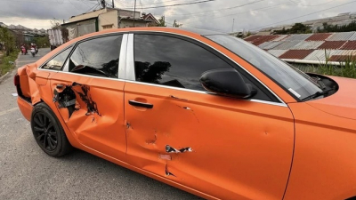Xe ôtô của ca sĩ Cao Thái Sơn đã bị tàu hỏa du lịch tuyến Đà Lạt - Trại Mát tông vào