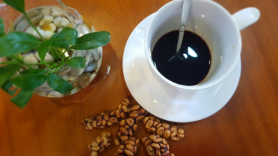Xanthine - hợp chất dồi dào trong cà phê giúp cơ thể chống lại các vi khuẩn, vi nấm tấn công đường ruột