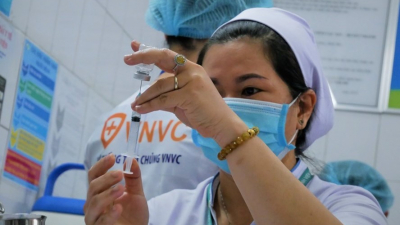 Sáng nay TPHCM bắt đầu chiến dịch tiêm 836.000 liều vaccine, ưu tiên công nhân