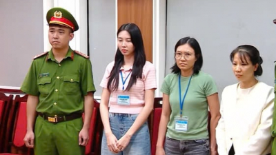 Hoa hậu Nguyễn Thúc Thùy Tiên bị khởi tố vì liên quan đến sản phẩm kẹo rau củ Kera 