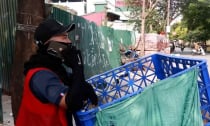 Nắng nóng khắc nghiệt, người lao động ngoài trời đối mặt rủi ro mất nước, sốc nhiệt