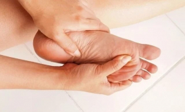 8 nguyên nhân đau lòng bàn chân thường gặp