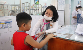 Bệnh nhi liên quan vụ ngộ độc bánh mì ở Đồng Nai đang điều trị tại Bệnh viện Nhi đồng 2 có chuyển biến tích cực