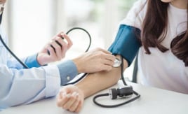 Tránh xa 3 món ăn này để ngủ ngon hơn nếu bạn bị huyết áp cao