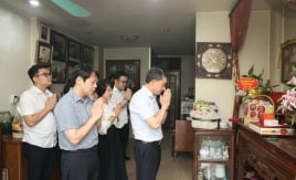 Thứ trưởng Bộ Y tế Trần Văn Thuấn thăm, tri ân gia đình Liệt sĩ, bác sĩ Đặng Thuỳ Trâm