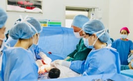 Em bé thứ 8 được can thiệp tim xuyên bào thai thành công chào đời khỏe mạnh