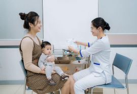 Hơn 185.000 liều vaccine 5 trong 1 vừa về tới Việt Nam