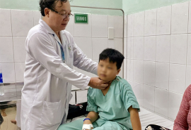 Bệnh viện Nhi đồng Đồng Nai nội soi gắp dị vật ra khỏi thực quản cho bé trai 10 tuổi